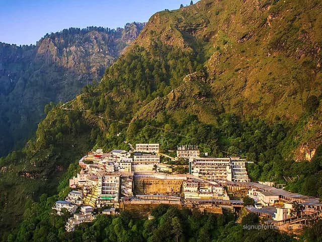 Kashmir with Vaishno Devi Tour Package – 7 Nights 8 Days
